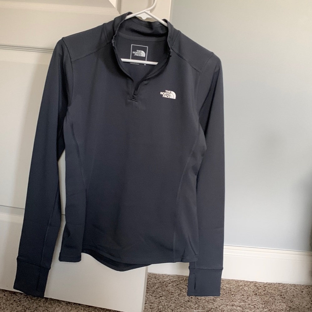 The North Face-Winter Warm Essential 1/4 zip NWOT perfect condition (Women’s M)